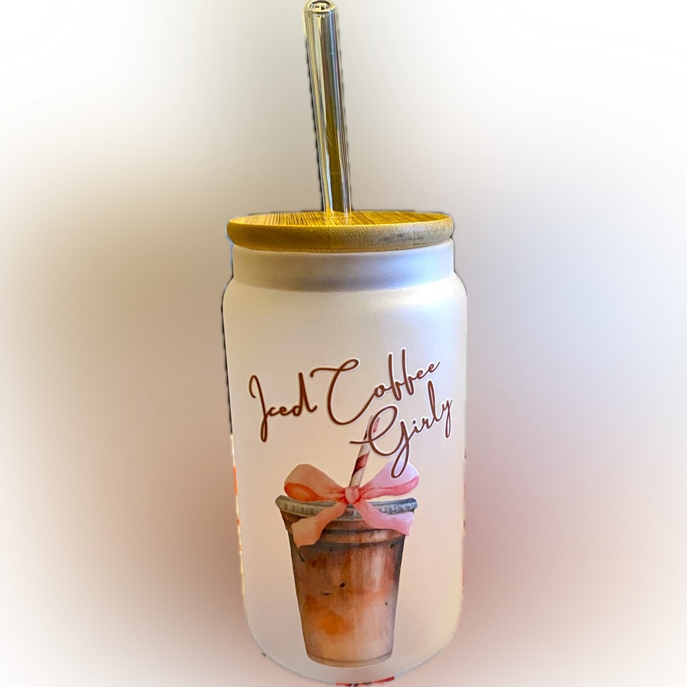 12oz frosted Libby glass with a glass straw.